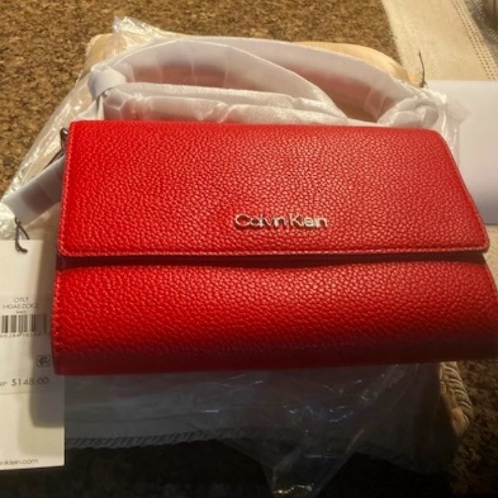 Calvin Klein Adjustable Shoulder Strap Leather Chain Wallet Bag NWT